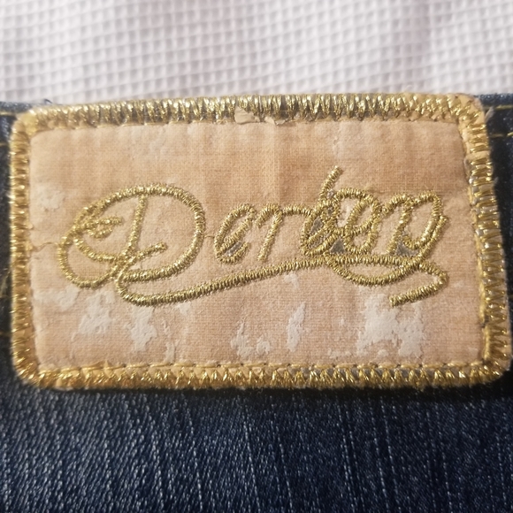 Dereon Jeans - Picture 12 of 13